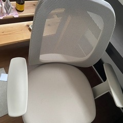 デスクとチェア
の画像