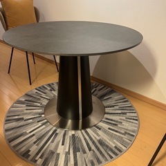 円形 セラミック ダイニングテーブル の画像