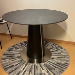 円形 セラミック ダイニングテーブル の画像