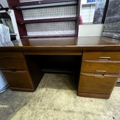 ディレクターのオフィスデスクの画像