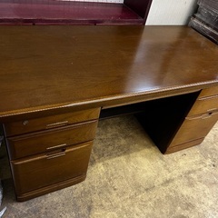 ディレクターのオフィスデスクの画像