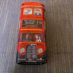 お菓子と紅茶の画像