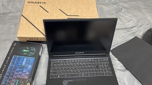 プソコン、キーボード、ゲームコントローラー