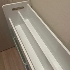【美品】ベビザラス限定　絵本オモチャ収納ラックの画像