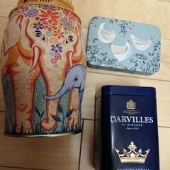 あげます　ラッピング、可愛い缶、クリスマス缶の画像