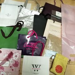 あげます　ラッピング、可愛い缶、クリスマス缶の画像