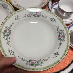 洋風アンティーク食器セットの画像