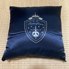 ツイステ ポムフィオーレ クッションの画像