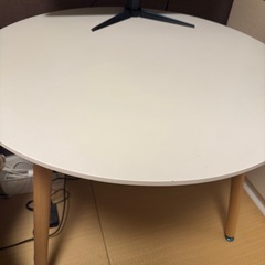 ホワイト円テーブルの画像