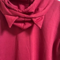 赤色ネコ耳パーカーの画像