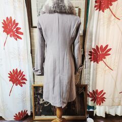 ほぼ新品未使用品。EmiriaWIz(エミリアウィズ) もふもふフォックスファーが愛らしい彩。淡いライラックカラーのコート、いかがでしょうか？の画像