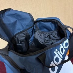 adidas ボストンバッグ スポーツバッグ　ジムバッグ ネイビーの画像