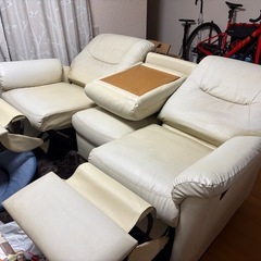 3人掛け リクライニングソファ ニトリ？の画像