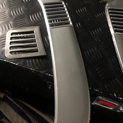 100系ハイエース　リアガラス　ガーニッシュの画像