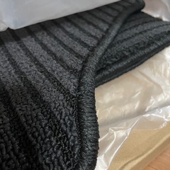 新品未使用　ハリアー 60系 後期 フロアマット ブラック   Aviles アヴィレスの画像