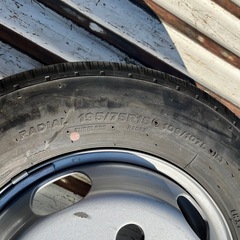 15インチ トラック用タイヤ・ホイールセットの画像