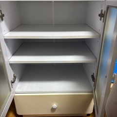 食器棚の画像