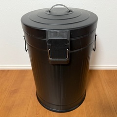 ペダル式ゴミ箱 アブラック　おしゃれの画像