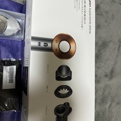 問い合わせが多いため(下記)　未使用品3点セットダイソンヘアドライヤーHD15 ダヤンメガネケース　リファ　ヘアブラシ　差し上げますの画像