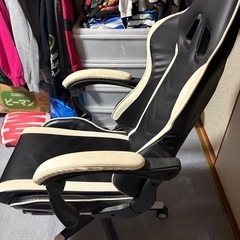 ゲーミングチェアの画像