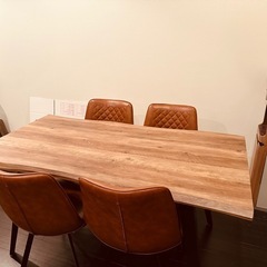 一枚板のダイニングテーブル＋イス4脚セットの画像