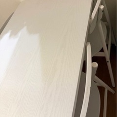 ホワイトダイニングテーブルの画像