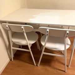 ホワイトダイニングテーブルの画像