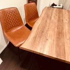 一枚板のダイニングテーブル＋イス4脚セットの画像