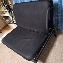 折りたたみベット、ソファーにもなります。の画像