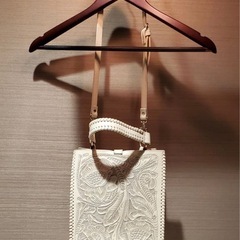 早い者勝ち！定価４万 牛皮 カービングトライブス Rita ショルダーバッグの画像