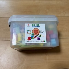 知育玩具　ひもとおしの画像