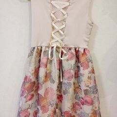 Couture Broochのパーティードレスの画像