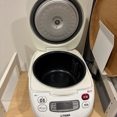 タイガー　TIGER 炊飯器　白　ホワイト　5.5合の画像