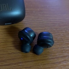 JBL Tour Pro+ TWS ワイヤレスイヤホンの画像