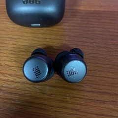 JBL Tour Pro+ TWS ワイヤレスイヤホンの画像