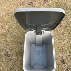 ゴミ箱　0円の画像