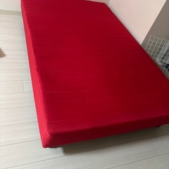 マットレス付きセミダブル、ベッド赤色の画像