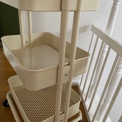 IKEA ロースコグ　アイボリー　ふたつき蓋付きの画像