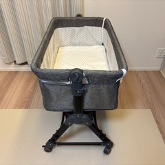 ベビーベッド　キャスター付高さ調整可　
収納付の画像