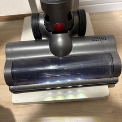 ダイソン掃除機 v7 ライト付モーターヘッド
スタンド付きの画像