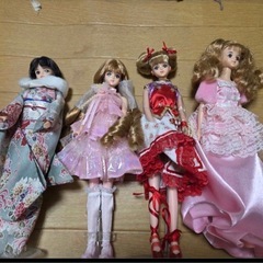 ジェニーちゃんドールセット 8体着せ替え服、スタンド付き　タカラの画像