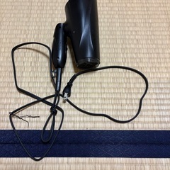 黒色ドライヤーの画像