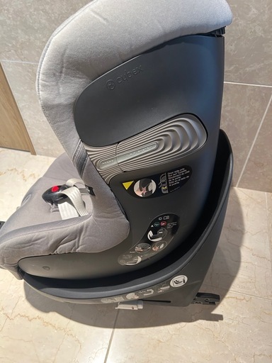 サイベックス シローナS i-size チャイルドシート　グレー洗濯済cybex