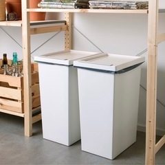 IKEAホワイトプラスチックごみ箱2個セットの画像