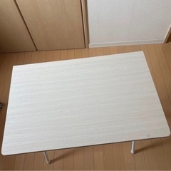 ニトリ　パソコンデスクの画像