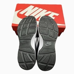 【新品】　NIKE ウィメンズスニーカー 24㎝の画像