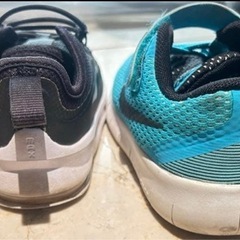 NIKEナイキスニーカー　2足セット　男の子 青黒　外遊び用　キッズシューズの画像