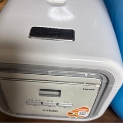 無料　2点どちらも引き取りの方のみ　炊飯器　灯油タンクの画像