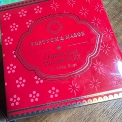 お茶とお菓子の美しい空き缶の画像