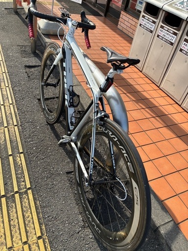 これ以上下げませんTREK マドン 4.3 カーボンホイール、カーボンフレーム